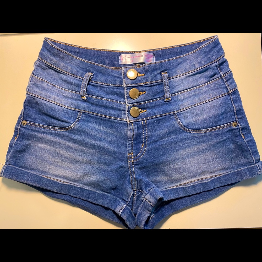 No Boundaries, mid-rise jean shorts, comfy, stretchy material